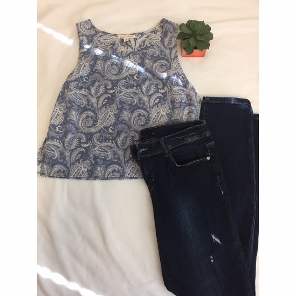 🌀blue paisley crop top
