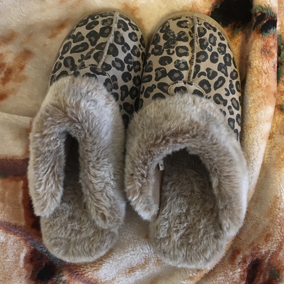 Women's Cheeta slip ons