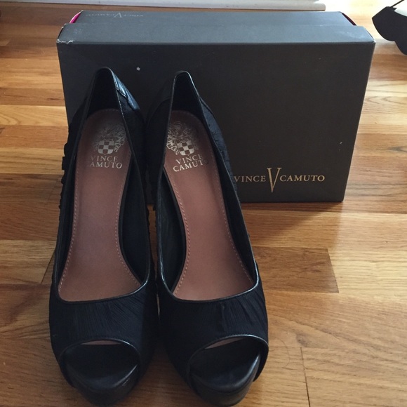 Vince Camuto Black Peep toe heels 👠 - Picture 3 of 4