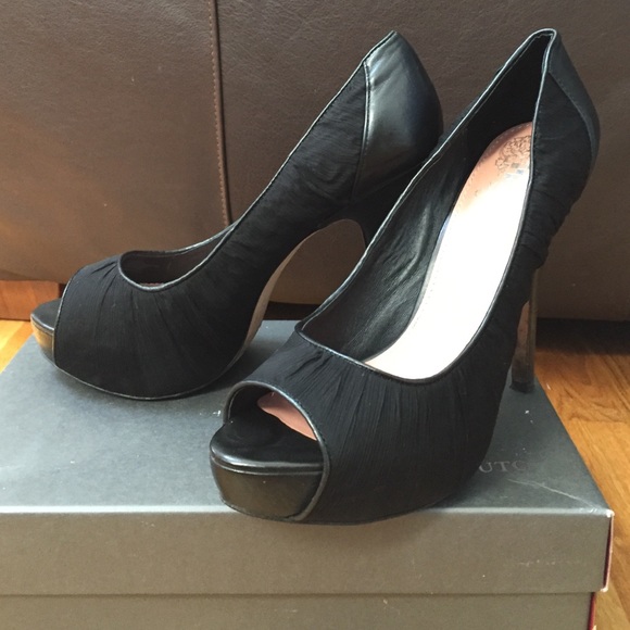 Vince Camuto Black Peep toe heels 👠 - Picture 2 of 4