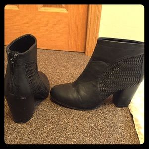 Qupid black booties