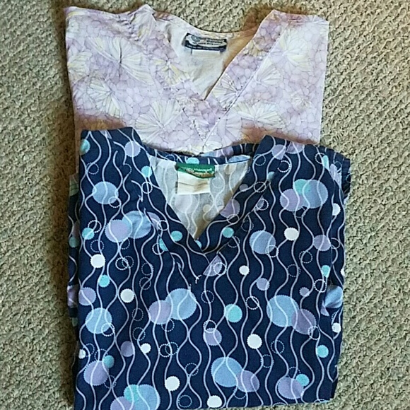 Bundle of 2 scrub tops - Picture 1 of 4