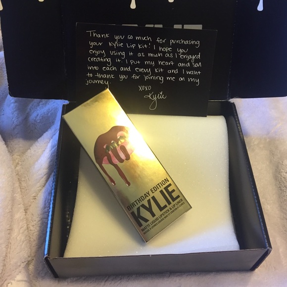 Never been used Kylie Lipkit- Leo - Picture 1 of 3