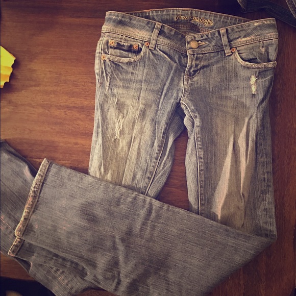 ✖️SOLD✖️American Eagle Distressed Jeans