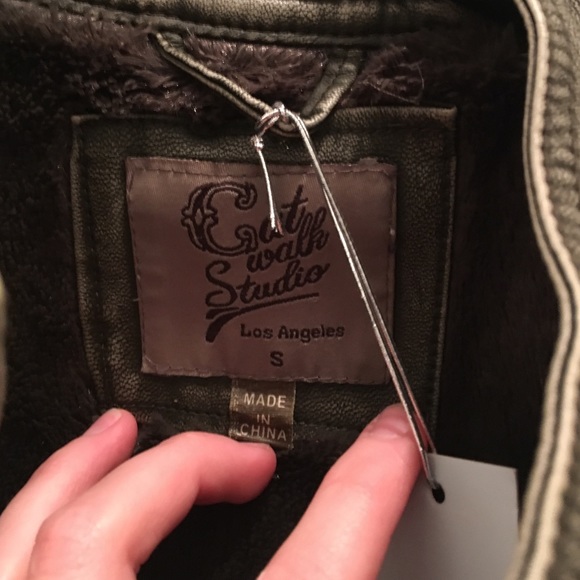 Leather jacket - Picture 2 of 4