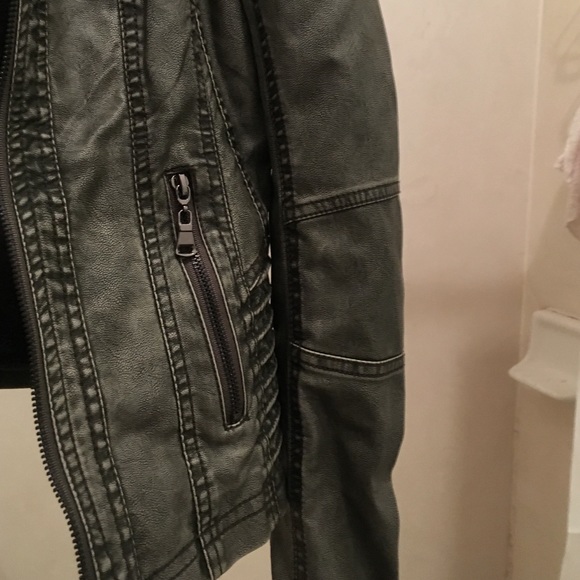 Leather jacket - Picture 4 of 4