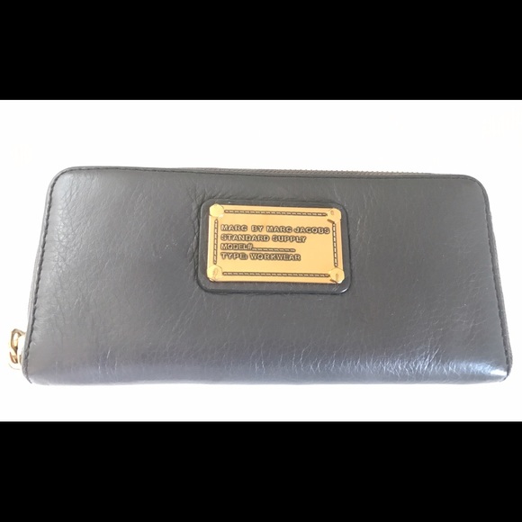 Marc Jacobs gray leather wallet