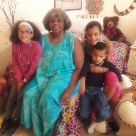 Meet your Posher, Mariah - Picture 3 of 5