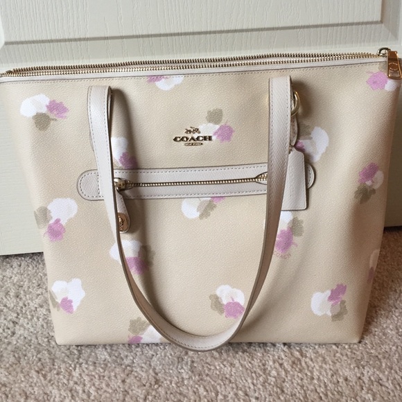 Coach handbag. Like new condition.