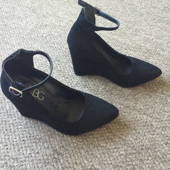 Moving and trying to minimize shoe collection! - Picture 3 of 4