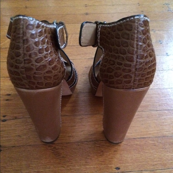 Brown platform heels - Picture 3 of 4