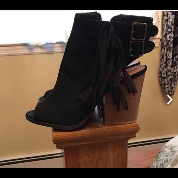 Black fringe boots