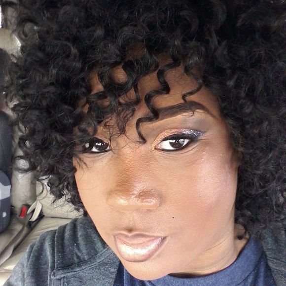 Meet your Posher, Sandy - Picture 1 of 1