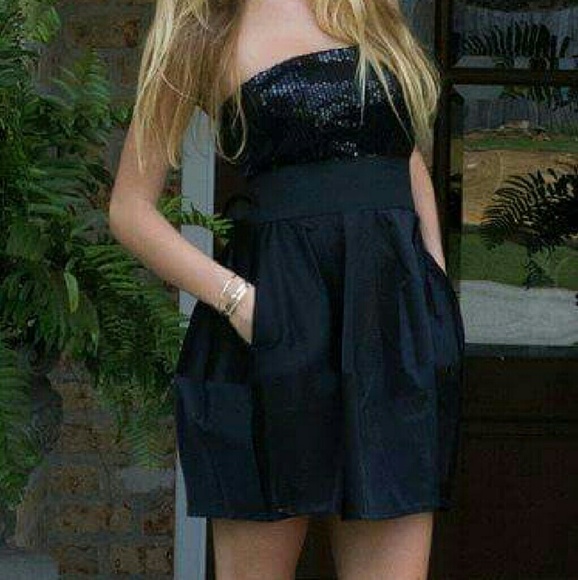 🎉SALE🎉 NEW Black Sequined Bodice Dress