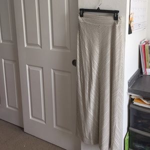 White and grey Lou & Grey maxi skirt
