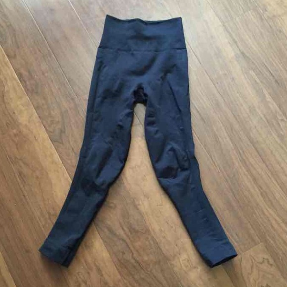 Lululemon Zone in crop size 2