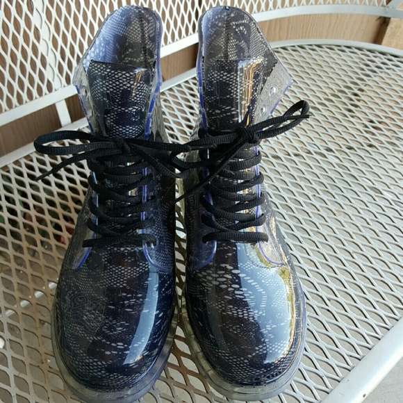 NEW FABULOUS rain boots size 10 - Picture 2 of 4