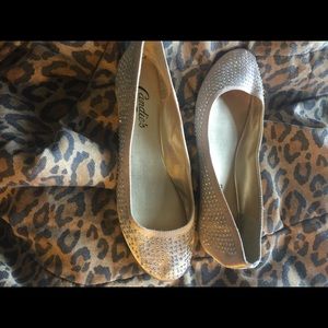 Women's Size 7 sequins shoes brand new.