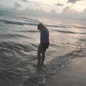 Meet your Posher, Alyssa