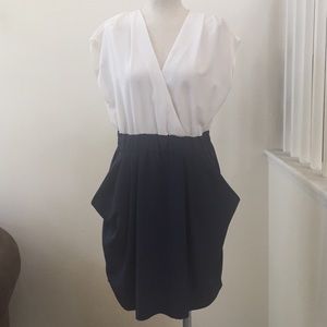 NWOT! White and navy dress with pockets! SIZE 12!!