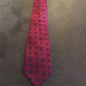 LV tie
