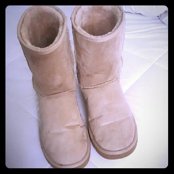 Uggs Classic Shorts in Cream