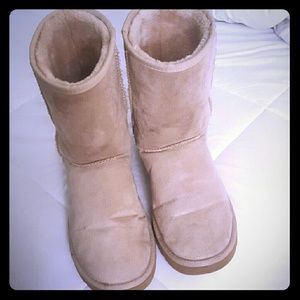 Uggs Classic Shorts in Cream