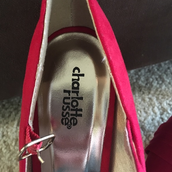 Red heels - Picture 2 of 3