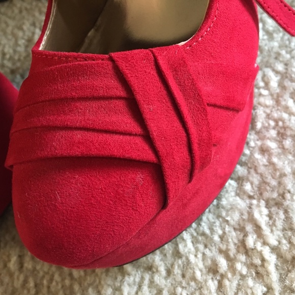 Red heels - Picture 3 of 3