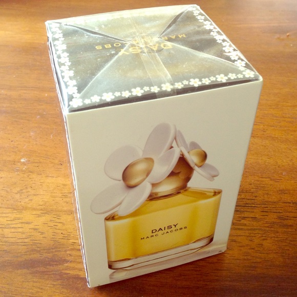 Daisy perfume