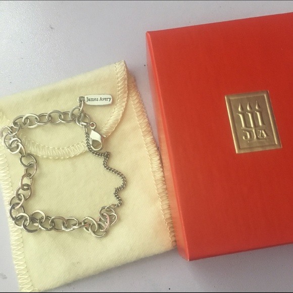 Single loop James Avery charm bracelet