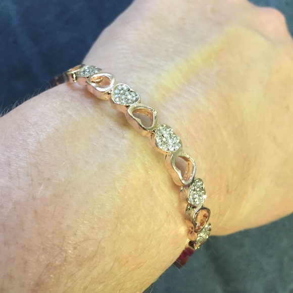 Heart rhinestone rose gold toned bracelet