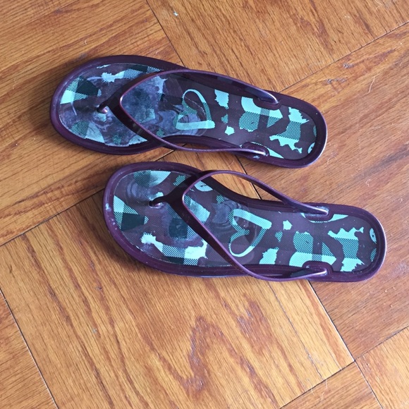 Burberry flip flops, thongs.