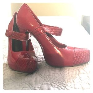 Gianni Binni 7.5 red patent heels