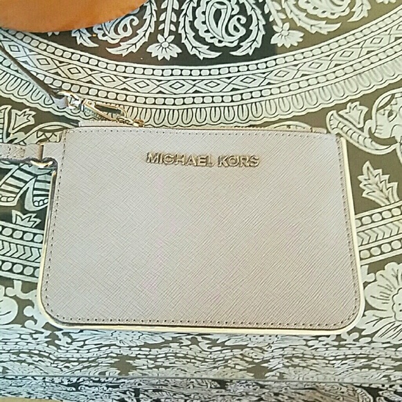 Micheal Kors Wristlet NWOT - Picture 1 of 3