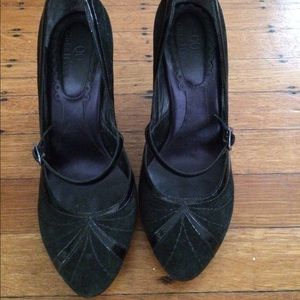 Beautiful suede and patent leather black heels