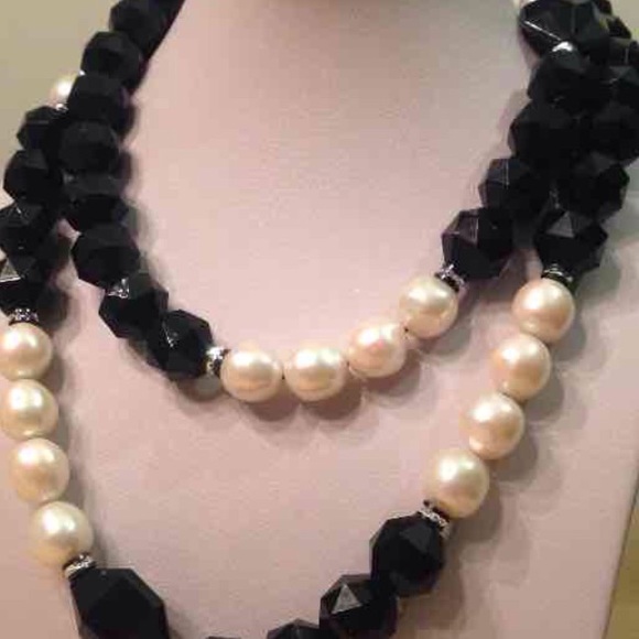 Fashion Jewelry Black And White necklace