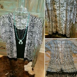 Kimono Aztec Southwest design Black & White