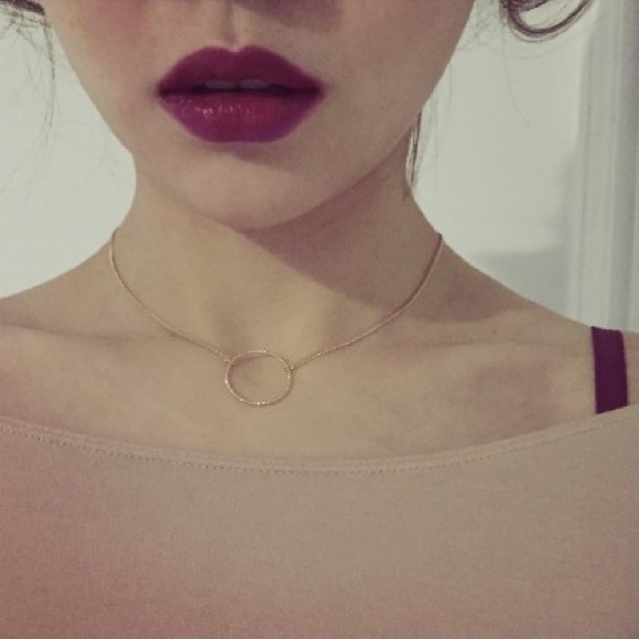 Golden circle collar bone necklace - Picture 2 of 4