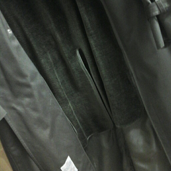 Baby it's cold outside London Towne trench coat! - Picture 3 of 4