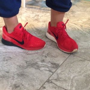 NIKE unisex running sneakers