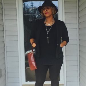 Meet your Posher, Dione