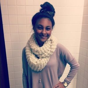 Meet your Posher, Tiasia