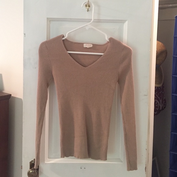 V-neck long sleeve top