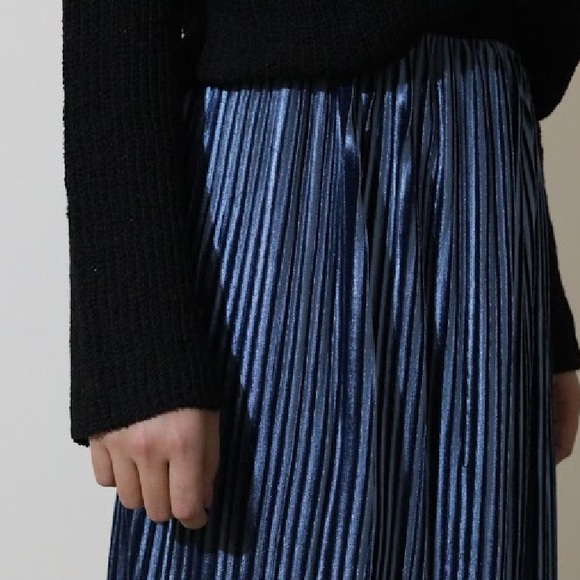 🚨Flash sale🚨Pleated velvet midi skirt💖 - Picture 3 of 4