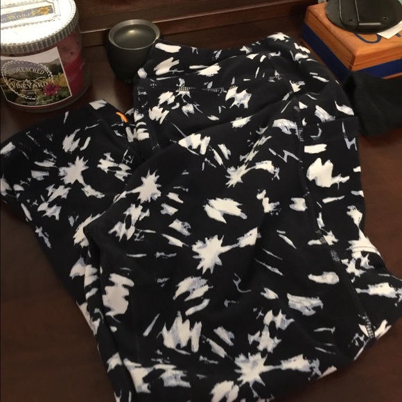 Lucy's capris work out pants