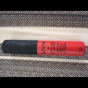 NYC Soft Matte Lip Creme in Amsterdam