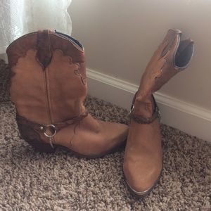 Cowgirl boots size 6