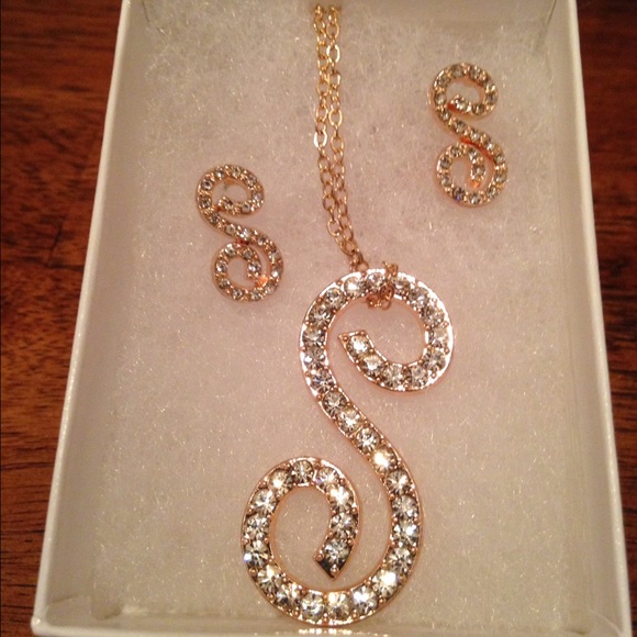 New Rose Gold “S” Necklace and Earrings Set