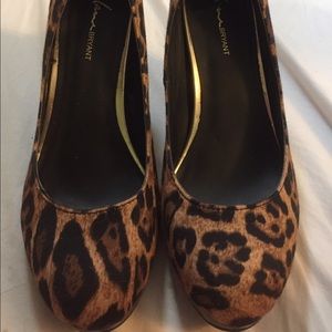 Leopard print pumps